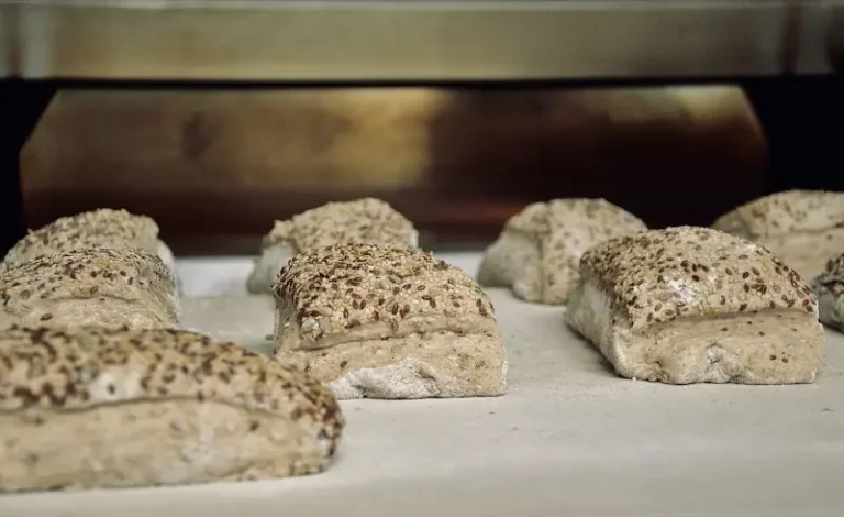enfournement de pains aux graines